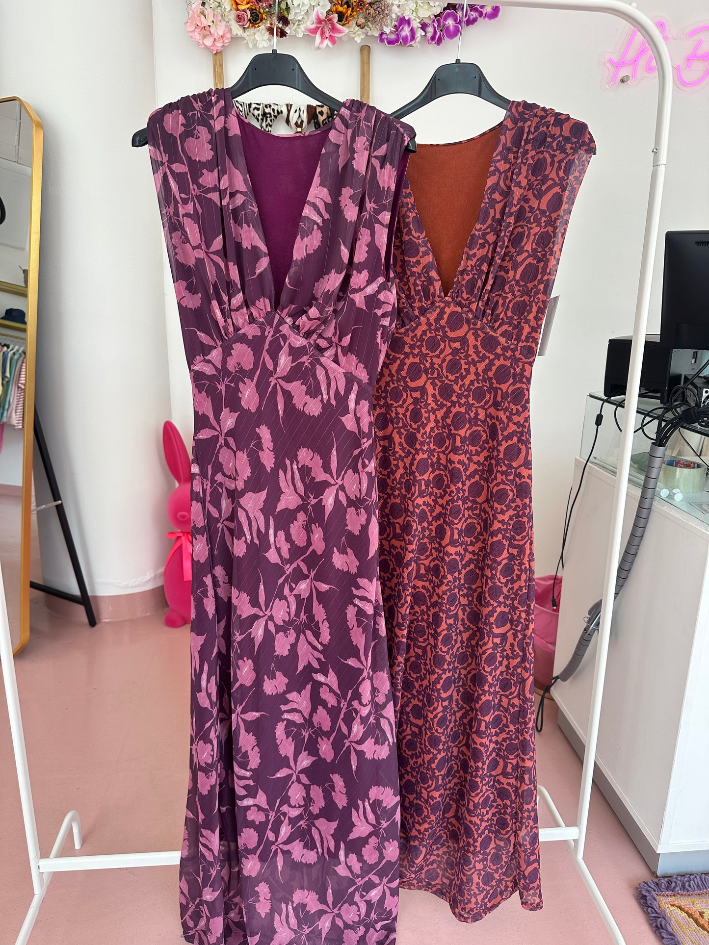 Vestido com ombreiras